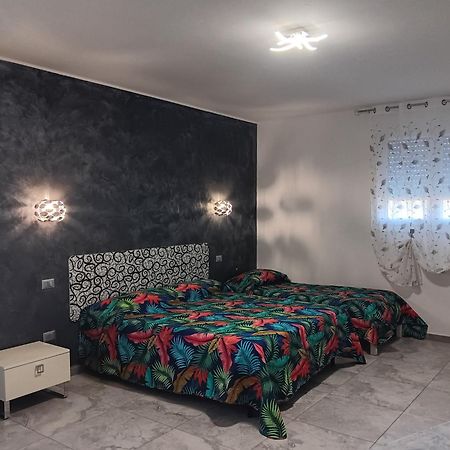 Hotel La Famiglia Tripla à Ca Bianca Extérieur photo