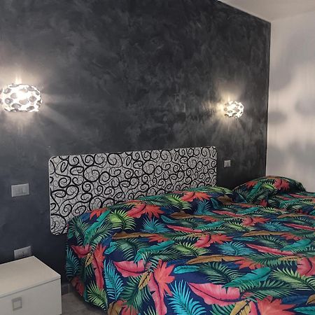 Hotel La Famiglia Tripla à Ca Bianca Extérieur photo